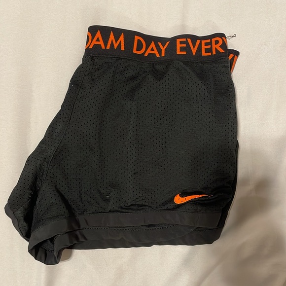 Nike running shorts - Picture 2 of 2